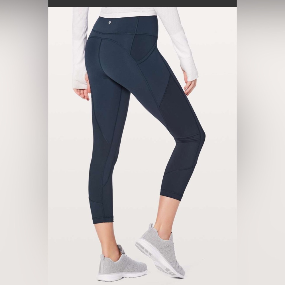 VGUC Lululemon All The Right Places Crop II *23" in
True Navy - Size 12